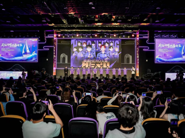 与卡塔尔队 与卡塔尔队